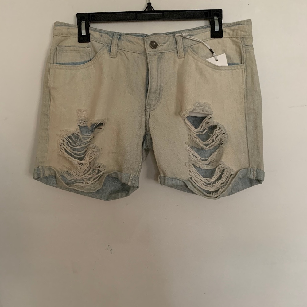 Light wash ripped denim shorts